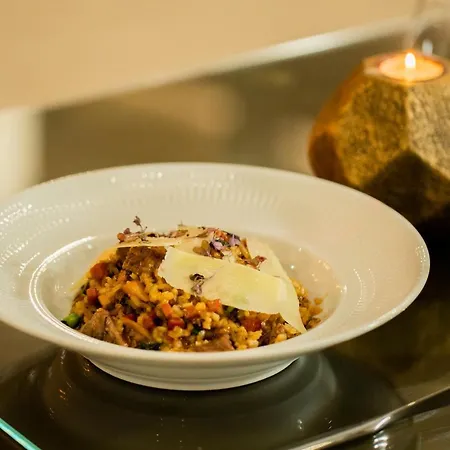 Отель Grapple & 4*