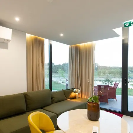 Grapple & Отель Карразеда-ди-Ансиайнш